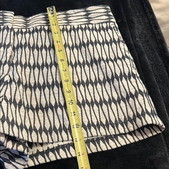 Joe Fresh Black & White Geometric Tribal Print Shorts – Size 14 - Picture 8 of 9